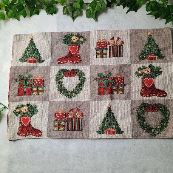 EUC: Christmas Tapestry Placemats (Set of 2) Holiday Decor 12" x 18" Red/Green - Picture 1 of 5